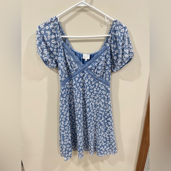 Dee Elly Dresses & Skirts - Dee Elly Blue Floral Mesh Mini Dress with Lace Trim - Size Small